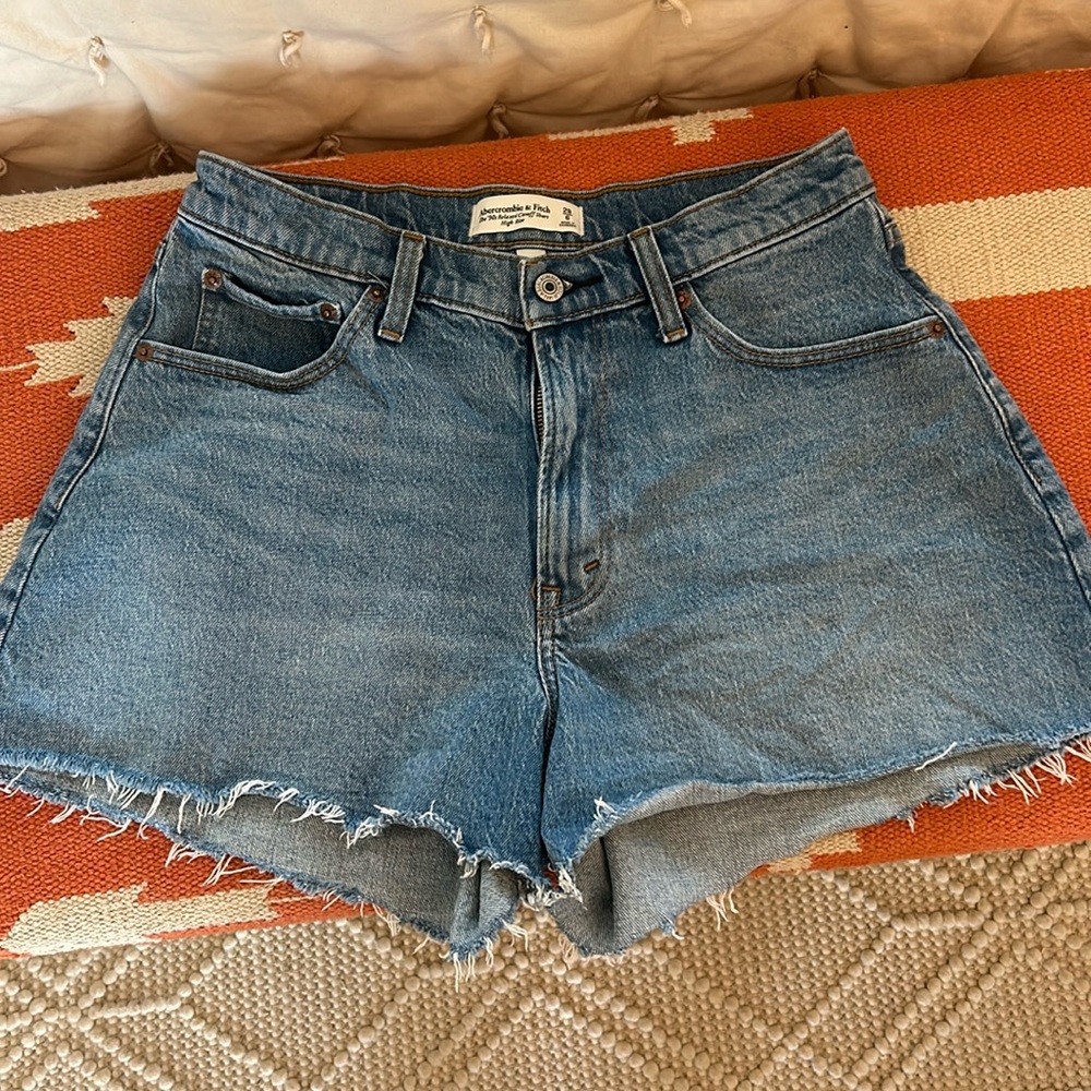Abercrombie& fitch 90s relaxed cutoff short high rise
